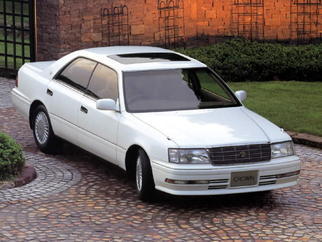 1995 Crown Comfort (XS10) | 1995 - 1999